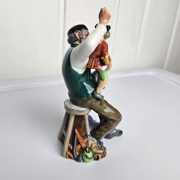 Puppetmaker HN2253 – Royal Doulton Figurine - Picture 4 of 9
